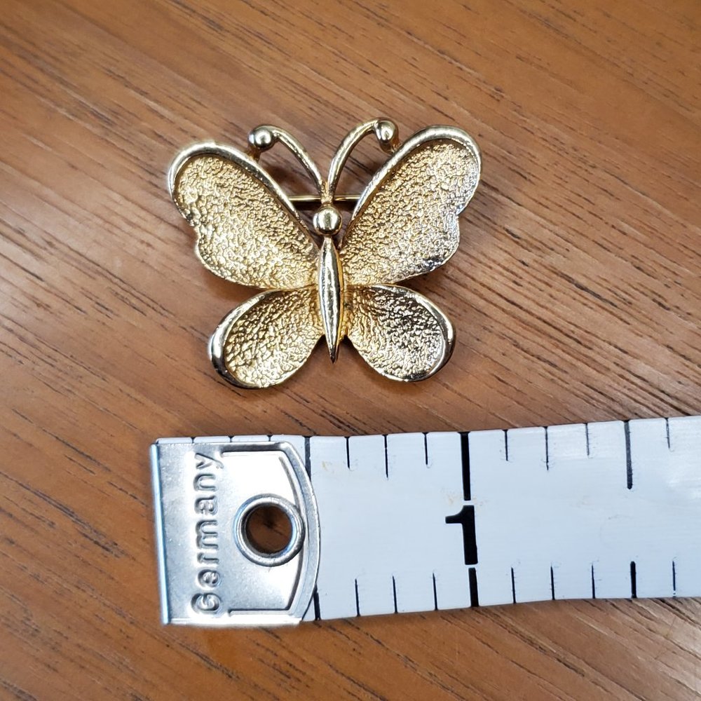 Vintage | Sarah Conventry | Gold Tone Small Butterfly Brooch Shoulder Pin - Picture 5 of 6